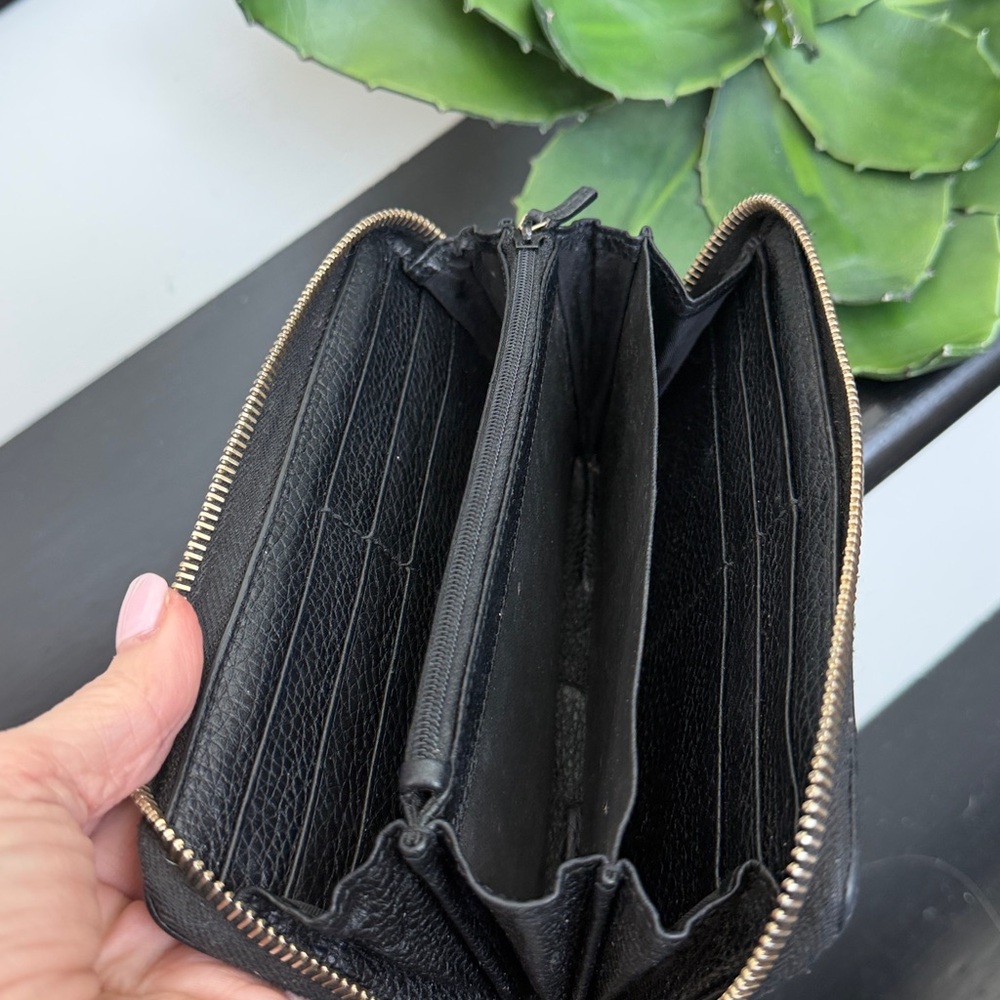 Gucci Genuine Leather Zip Around Wallet Clutch Black GG Logo Tassel Wristlet - Picture 8 of 9